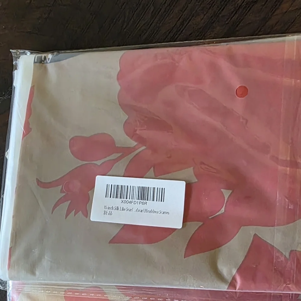 NWT Shang Qi Red Floral Silky Satin Square Scarf Head Wrap- 35